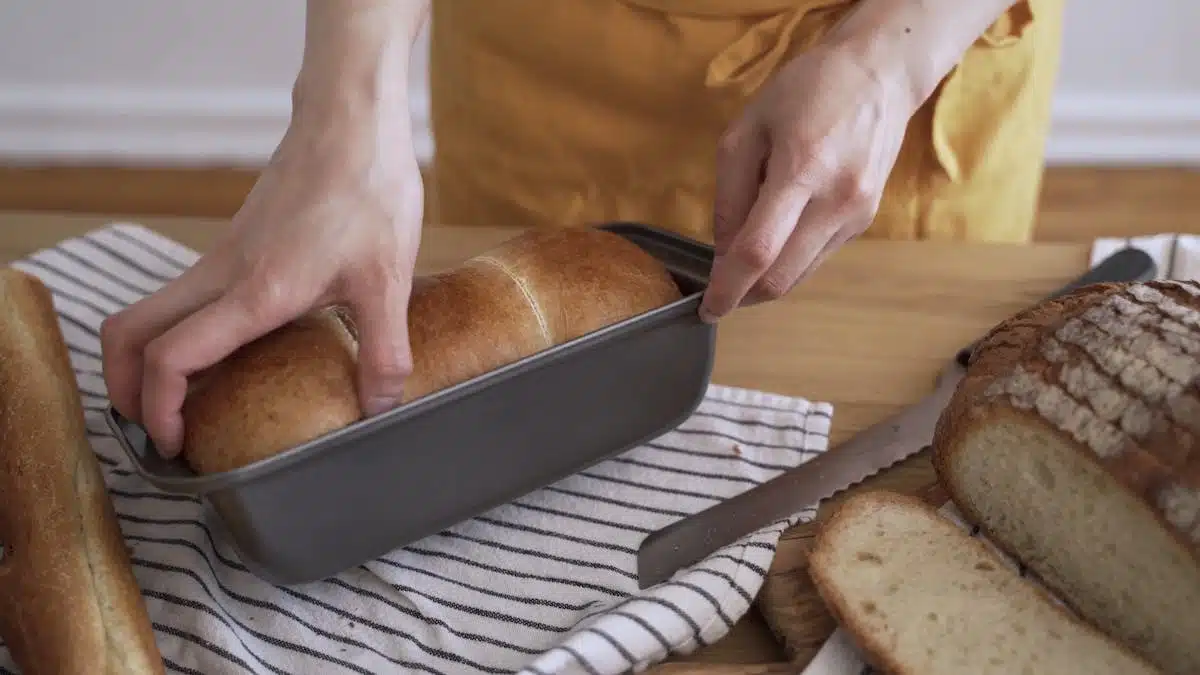 Maîtriser la cuisson du pain : conseils pratiques pour utiliser efficacement votre four